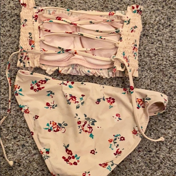 Bikini - Picture 2 of 3